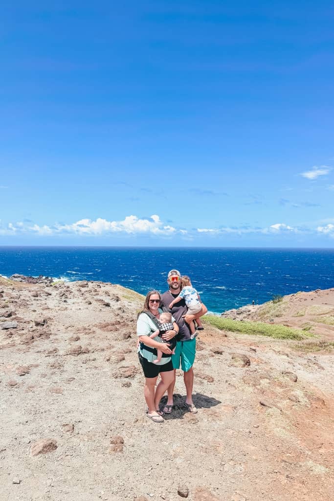family in front of the nakalele blowhole